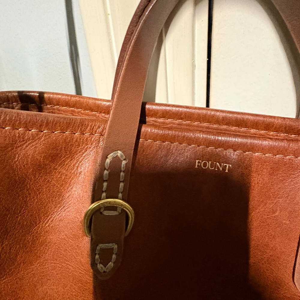 FOUNT Bellfield Crossbody Leather Bag - Picture 2 of 7